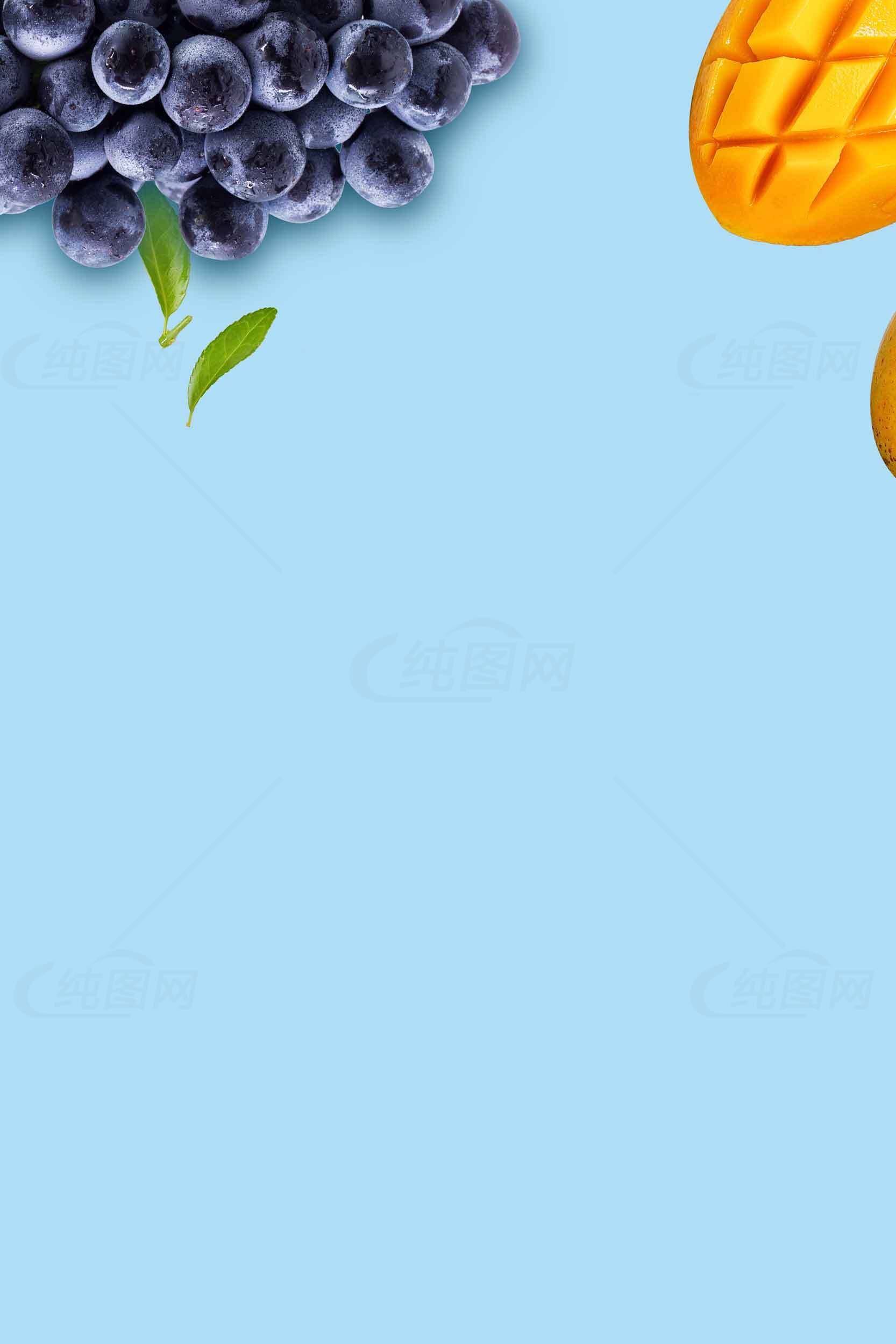 蓝色背景上的蓝莓和芒果创意水果图片素材