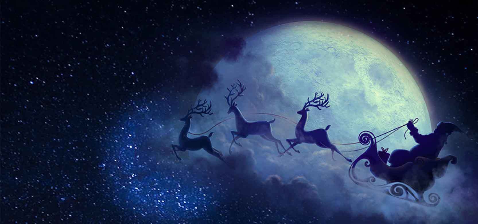 圣诞夜空中的驯鹿与月亮素材